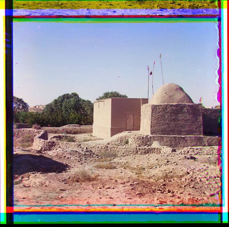 adobe_buildings_one_with_dome.jpg