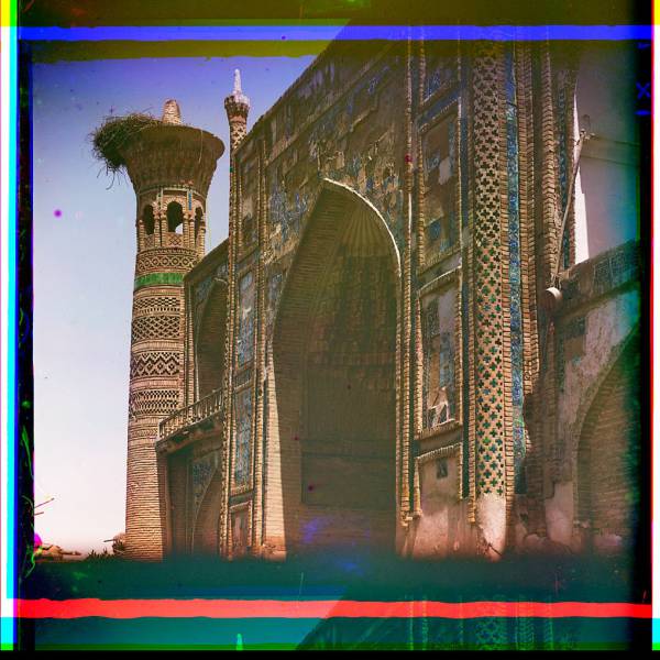 arched_entranceway_to_a_mosque_with_minaret.jpg