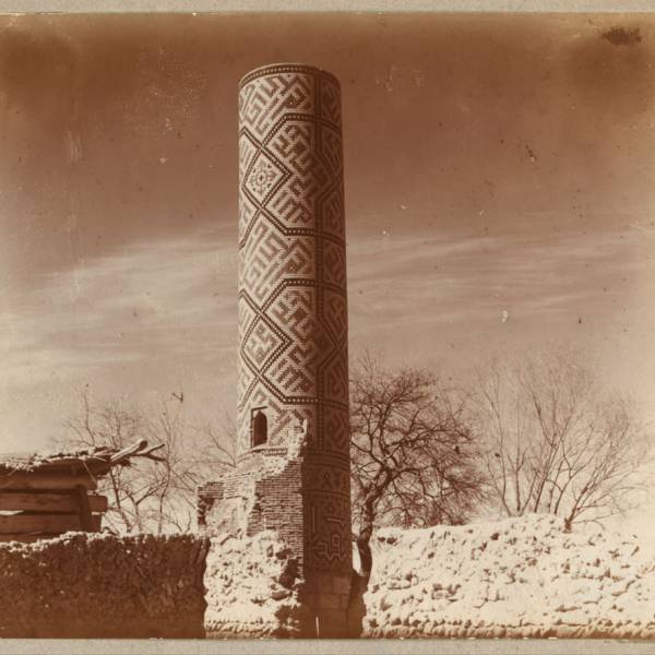 bibi-khanym._vostochnyi_minaret_edinstvennyi_._samarkand.jpg