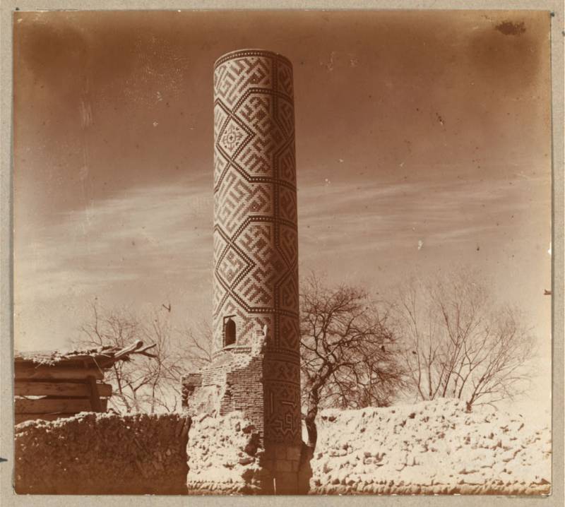 bibi-khanym._vostochnyi_minaret_edinstvennyi_._samarkand.jpg