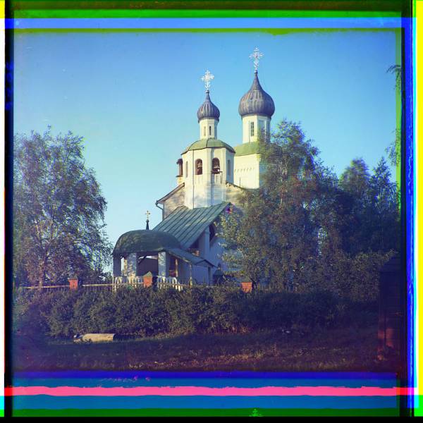 borodinskaia_tserkov_._na_kupolie_proboina_._borodino..jpg
