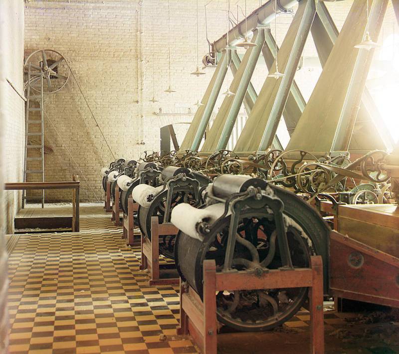 cotton_textile_mill_interior_with_machines_producing_cotton_thread_probably_in_tashkent_2.jpg