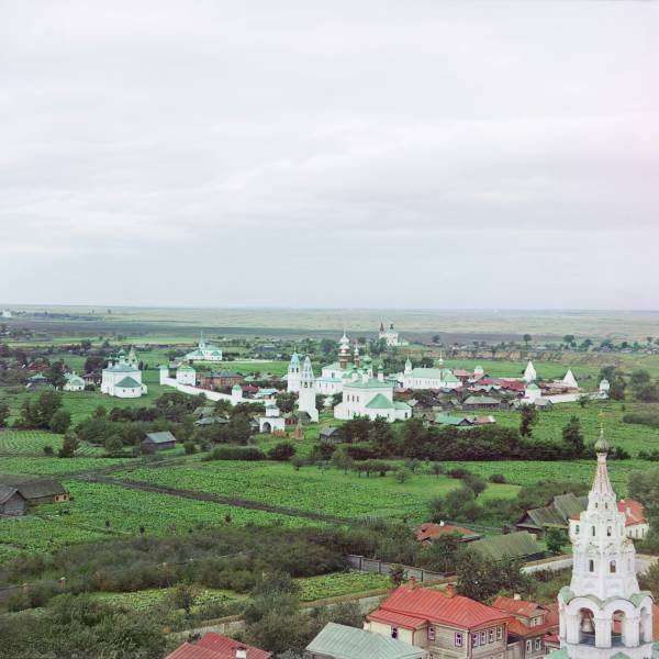 obschij_vid_pokrovskogo_zhenskogo_monastyrja_s_juga_suzdal_.jpg