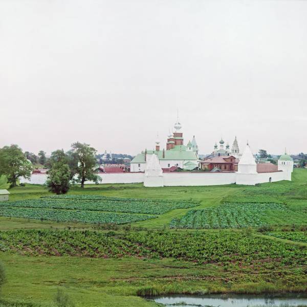 obschij_vid_pokrovskogo_zhenskogo_monastyrja_s_severa_suzdal_.jpg