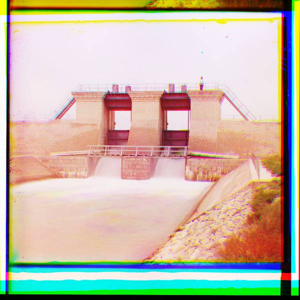 floodgates_at_dam_facility_3.jpg