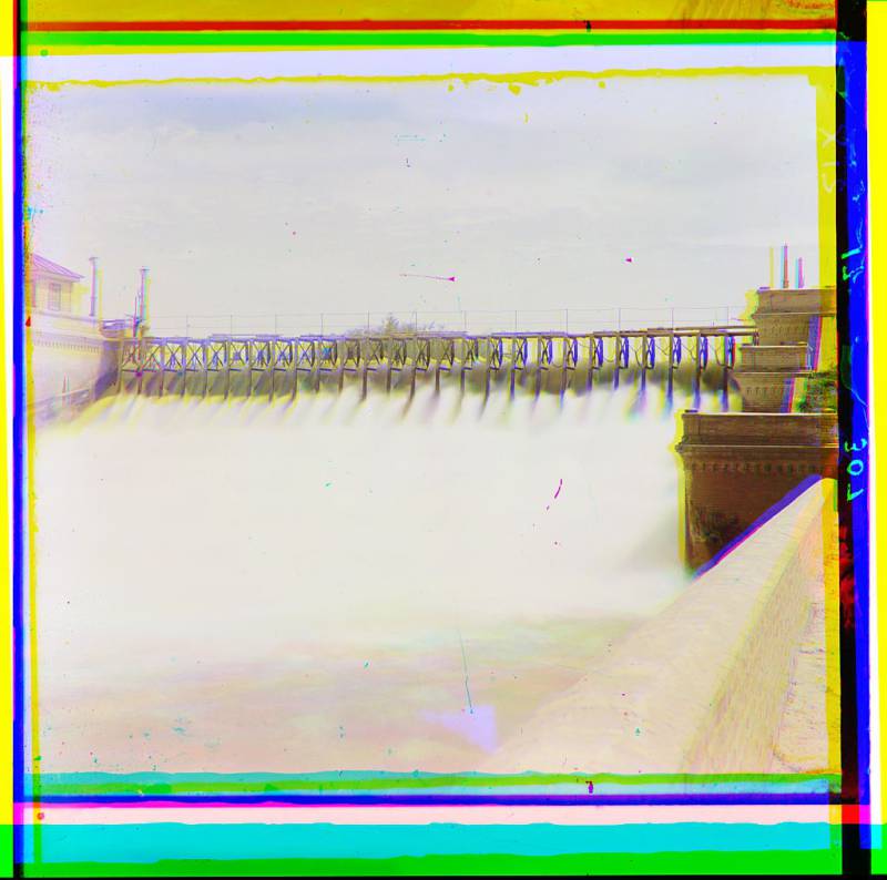 floodgates_at_dam_facility_6.jpg