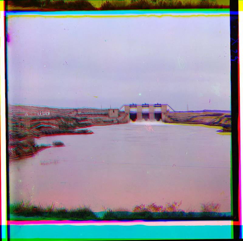 floodgates_at_dam_facility_7.jpg