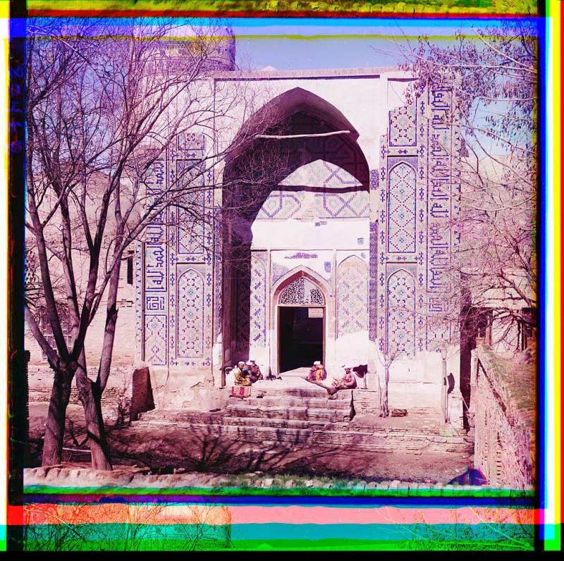 glavnyi_vkhod_v_mechet_shakh-zinde._samarkand.jpg