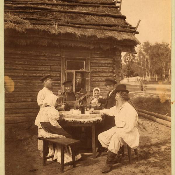 gruppa_krestian_za_stolom_rossiiskaia_imperiia.jpg