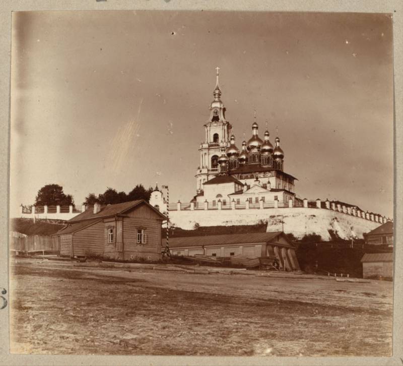 kostroma._uspenskii_sobor_s_berega.jpg