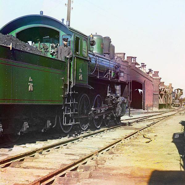 locomotive_and_coal_car_at_a_railroad_yard.jpg
