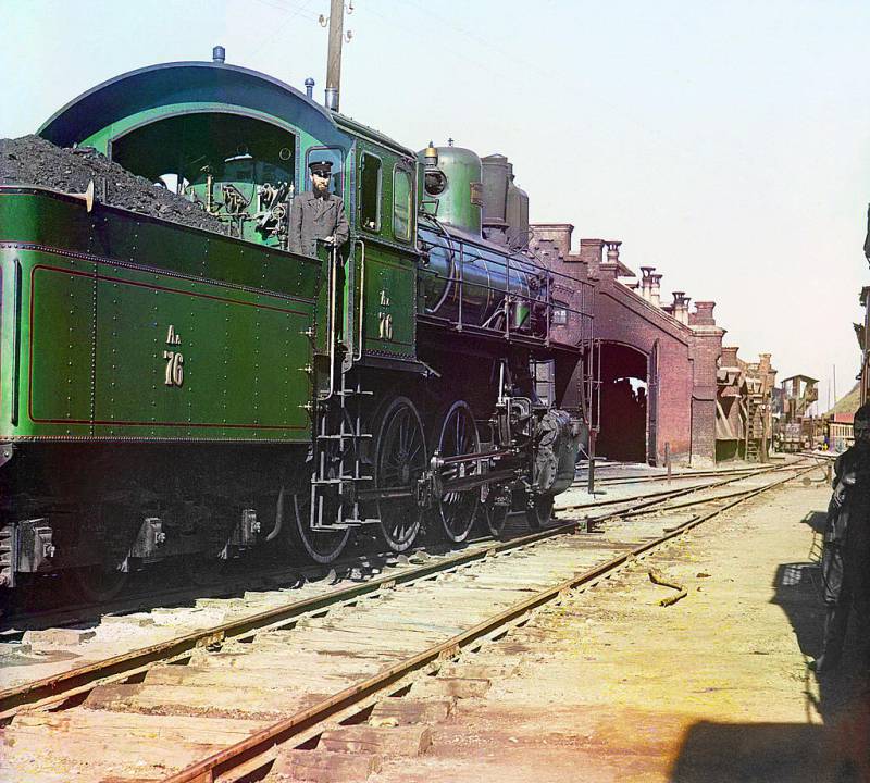 locomotive_and_coal_car_at_a_railroad_yard.jpg