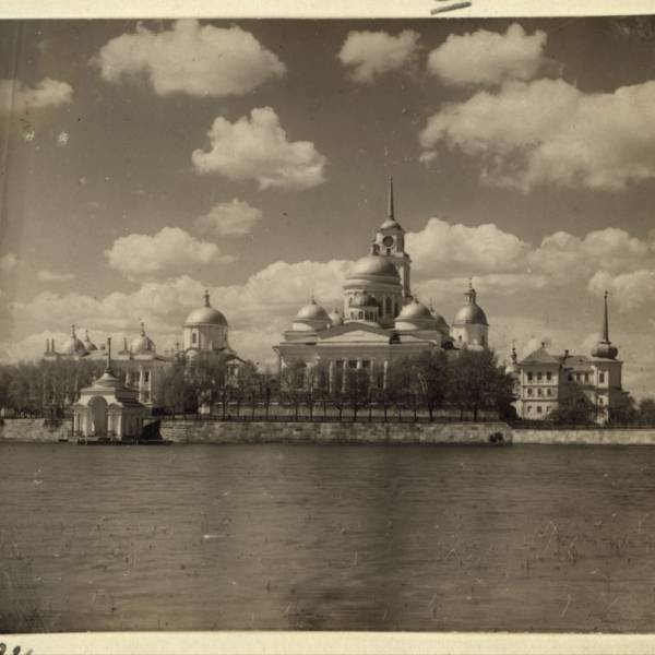 monastyr_pr._nila_stolbenskago_s_sievera._ozero_seliger_.jpg