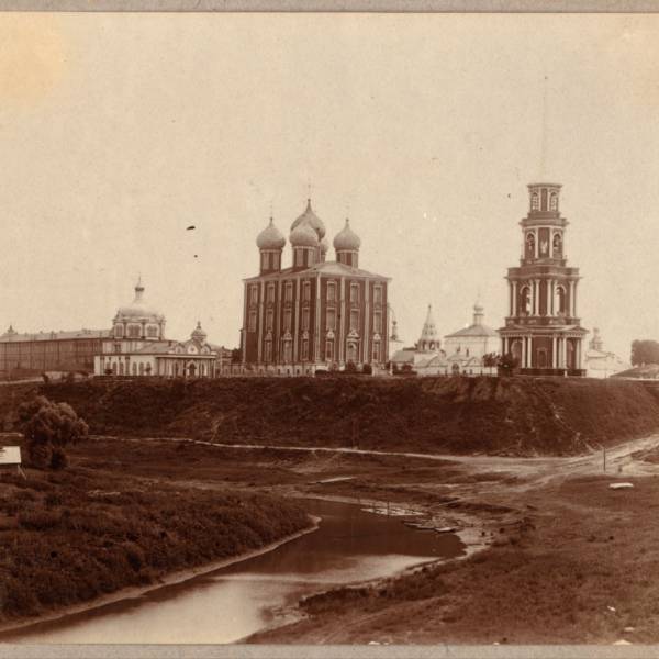 riazan._uspenskii_sobor_s_zapada..jpg