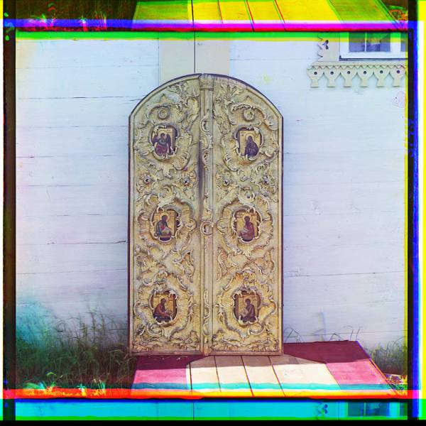 starinnye_tsarskie_vrata_v_tserkvi_uspeniia_bozh_ei_materi._deviatiny._rossiiskaia_imperiia_.jpg