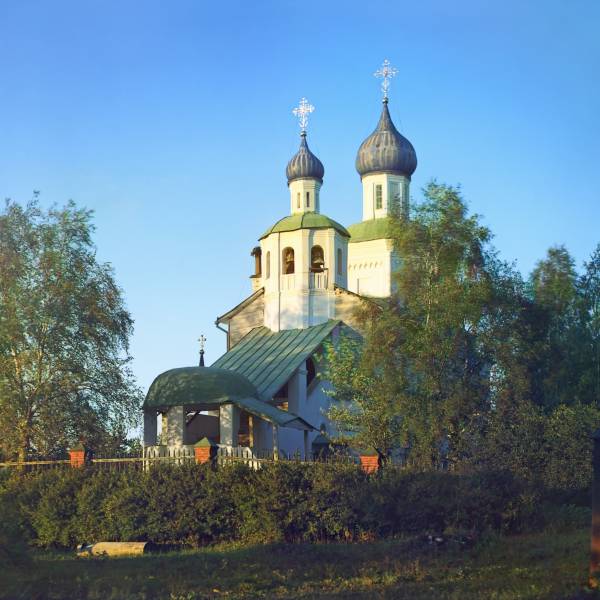 borodinskaja_cerkov_na_kupole_proboina_._cerkov_smolenskoj_ikony_bozhej_materi_rozhdestva_xristova_.jpg