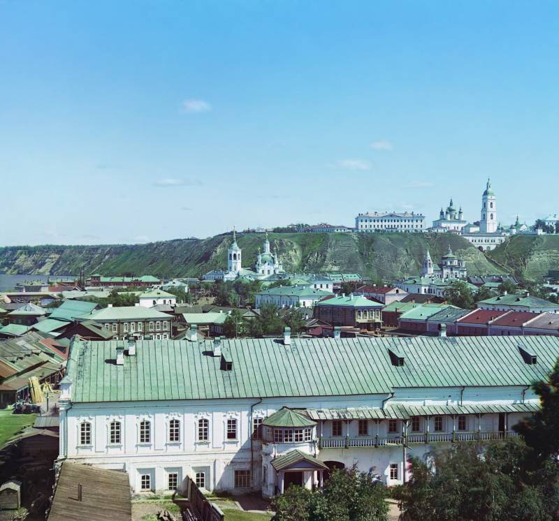 vid_na_g._tobolsk_s_kolokolni_cerkvi_preobrazhenija_gospodnja_pri_duxovnoj_seminarii..jpg