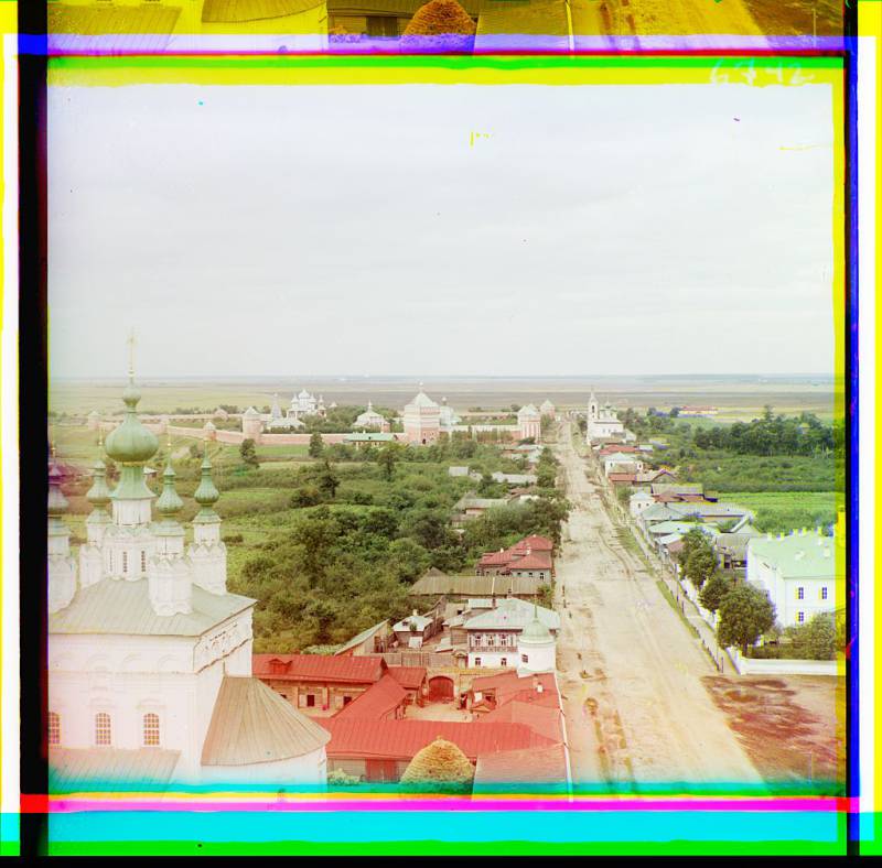 vid_s_kolokol_ni_rizpolozhenskago_mon._na_suzdal_s_iu._v._vdali_viden_spaso-evfim._mon...jpg