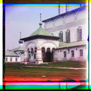 vkhod_v_lietniuiu_tserkov_fedorovskoi_bozh_ei_materi._iaroslavl_..jpg