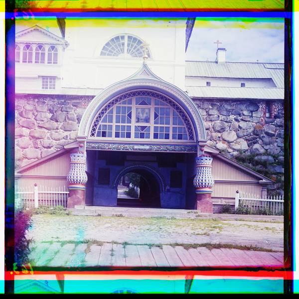 vkhod_v_troitskii_sobor_v_solovetsk._mon._solovetskie_ostrova_..jpg