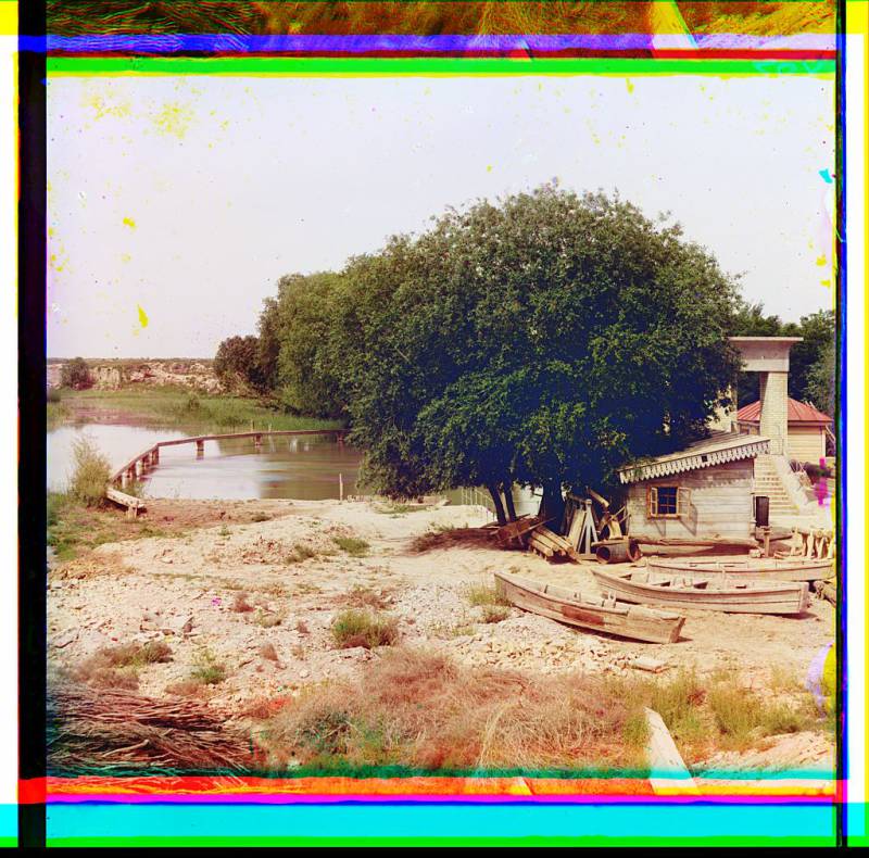 waterfront_scene_including_bridges_boats_and_buildings..jpg