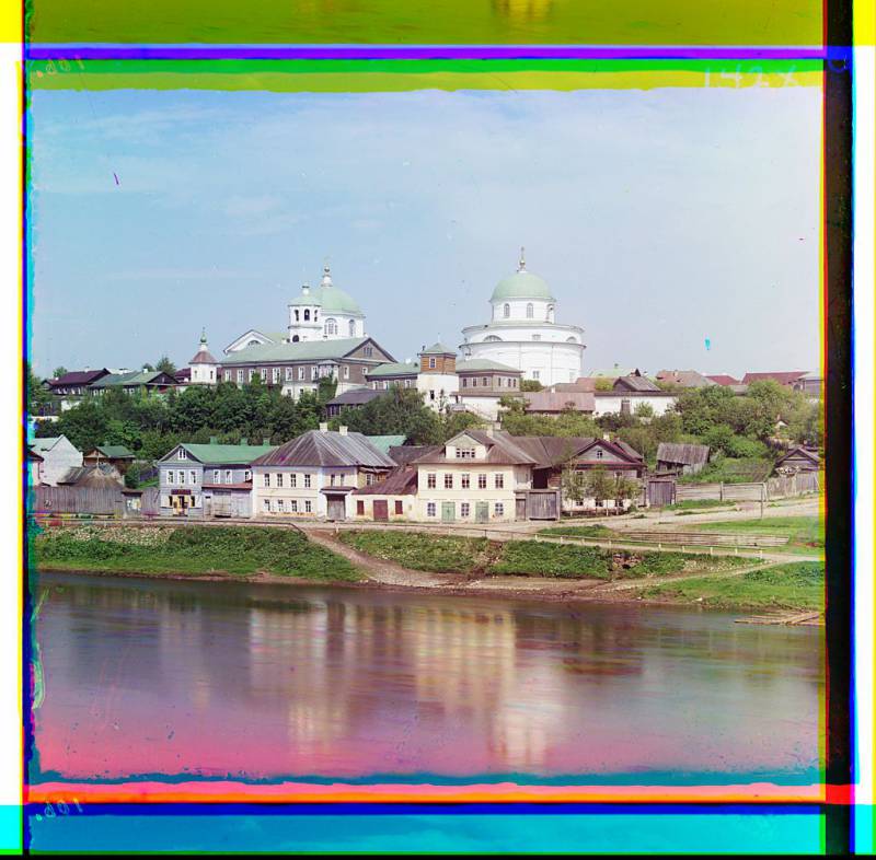 waterfront_scene_with_religious_buildings_in_the_background..jpg