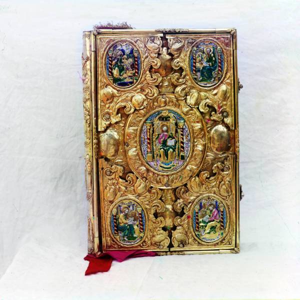 evangelie_mitropolita_iony._v_riznice_uspenskogo_sobora_v_kremle._rostov_velikij.jpg