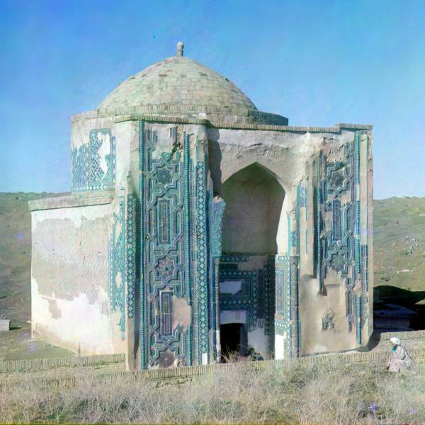mazar_na_gore_u_shax-zinde._mavzolej_usto_ali_nasafi_._samarkand.jpg