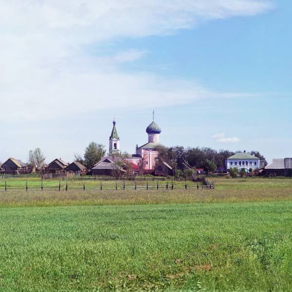 obschij_vid_orshskogo_monastyrja_s_dorogi_ot_volgi.jpg