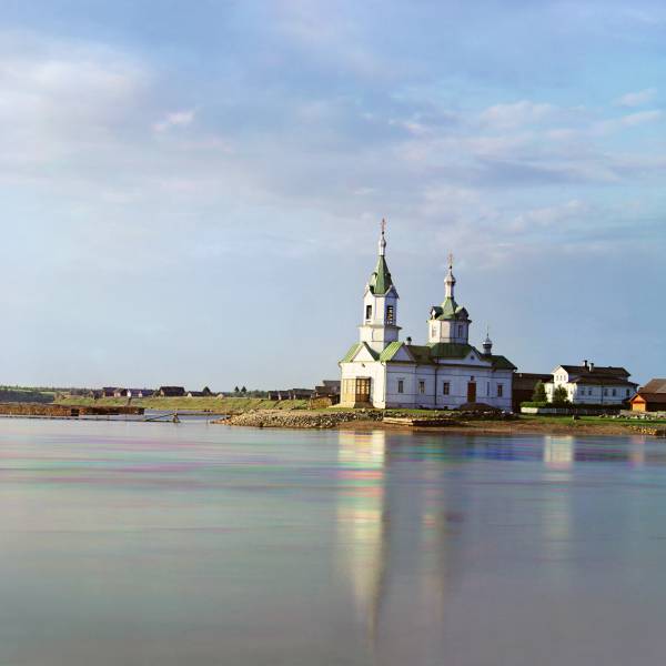 reka_vazhinka_i_s._vazhino_bogojavlenskaja_cerkov_v_d._ust-bojarskoj_vazhiny_.jpg