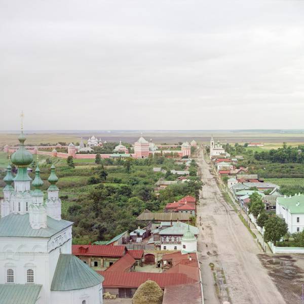 vid_s_kolokolni_rizpolozhenskogo_monastyrja_na_suzdal_s_jugo-vostoka._vdali_viden_spaso-evfimievskij_monastyr..jpg
