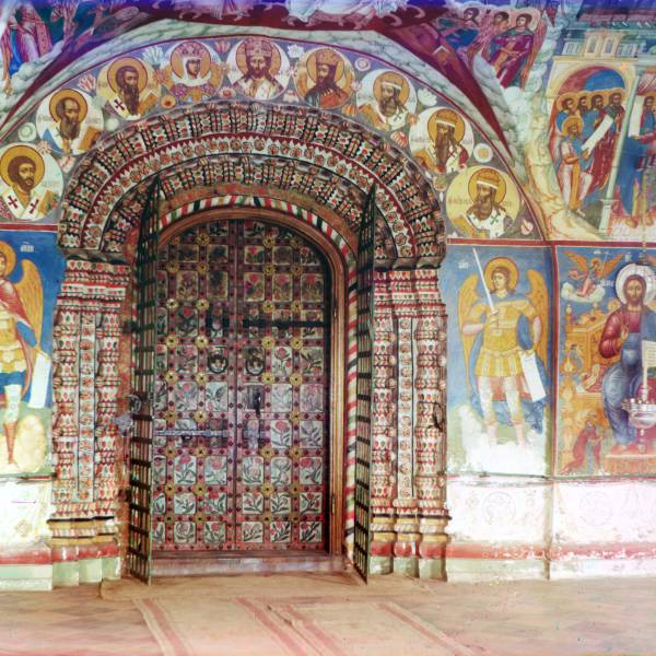 vxod_v_cerkov_ioanna_predtechi_iz_galerei_paperti_._jaroslavl..jpg