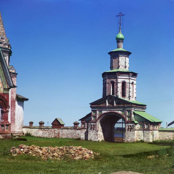 vyxod_na_volgu_iz_ogrady_cerkvi_ioanna_zlatousta._jaroslavl..jpg