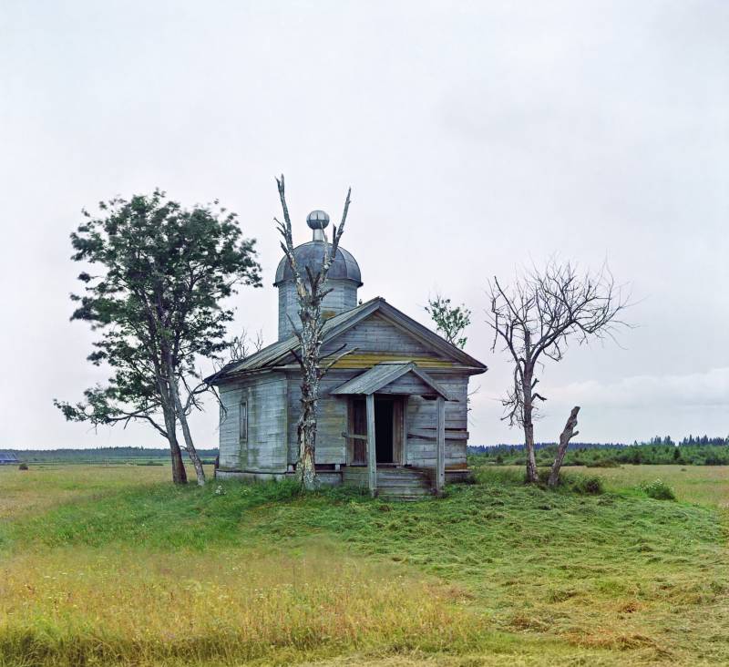 chasovnja_na_meste_gde_byl_v_drevnie_vremena_osnovan_g._belozersk._bliz_posada_kroxino_.jpg