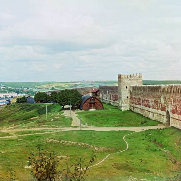 smolensk._vid_na_krepostnuju_stenu_iz_lopatinskogo_sada.jpg