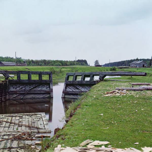 tip_staryx_shljuzovyx_vorot._belozerskij_kanal._staryj_shljuz.jpg