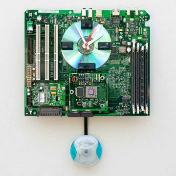 apple-g3-recycled-motherboard-clock_1.jpg