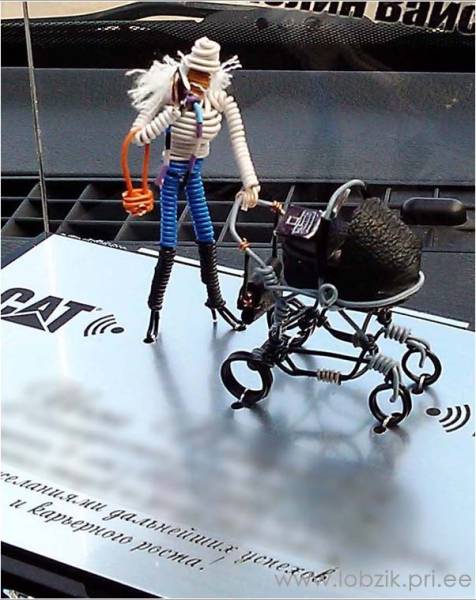 toys_out_of_cable_02.jpg